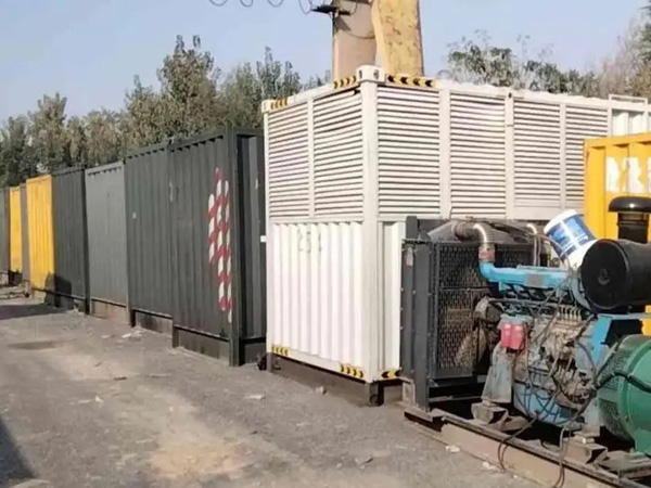 额济纳200KW柴油发电机机组每小时油耗是多少？
